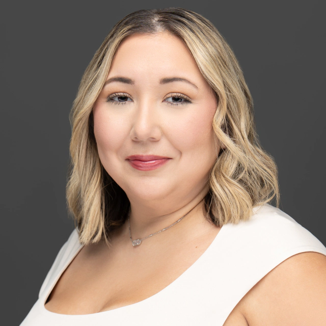 Selena Montano, Gestora de casos